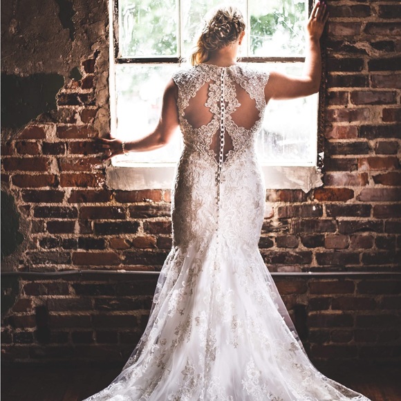 Wedding dress - Picture 2 of 2